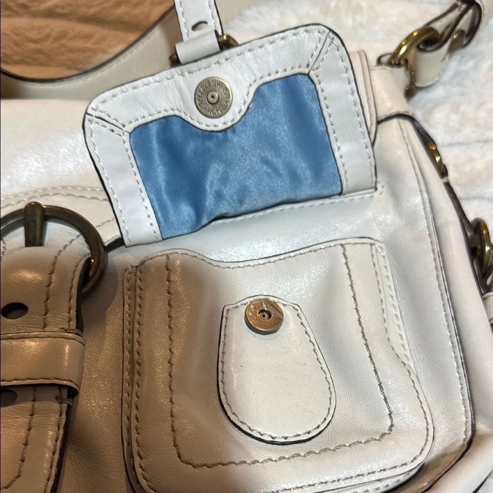 Elegant Cream Shoulder Bag - Picture 3 of 10